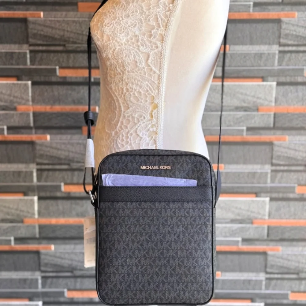 NWT Michael Kors Cooper Men Signature Logo Shoulder Crossbody Flight Bag Black